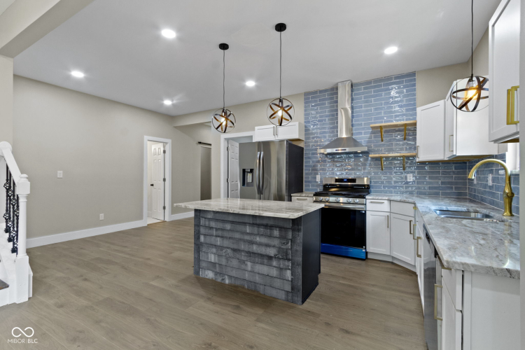Listing Image 9