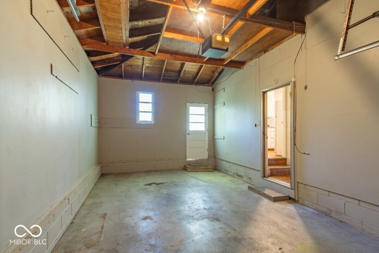 Listing Image 16