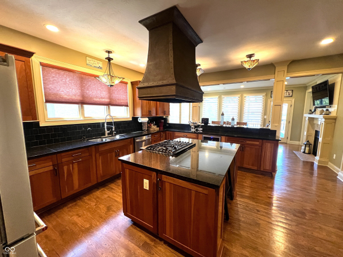 Listing Image 19