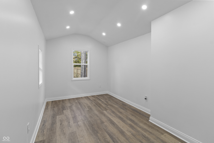 Listing Image 25
