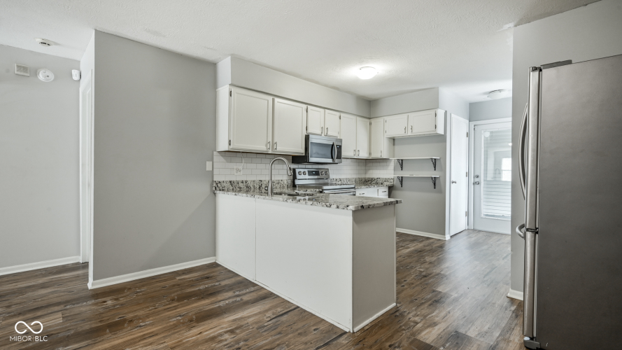 Listing Image 8