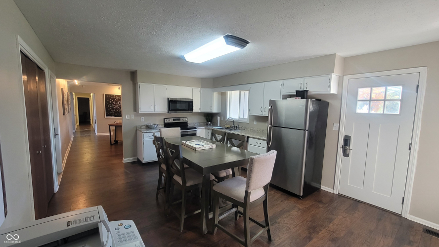 Listing Image 12
