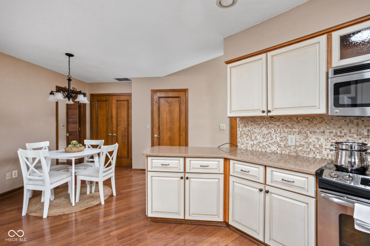 Listing Image 15