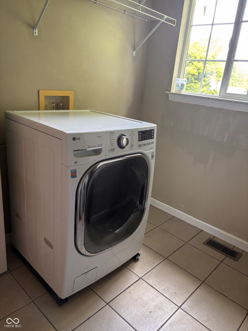 Listing Image 10