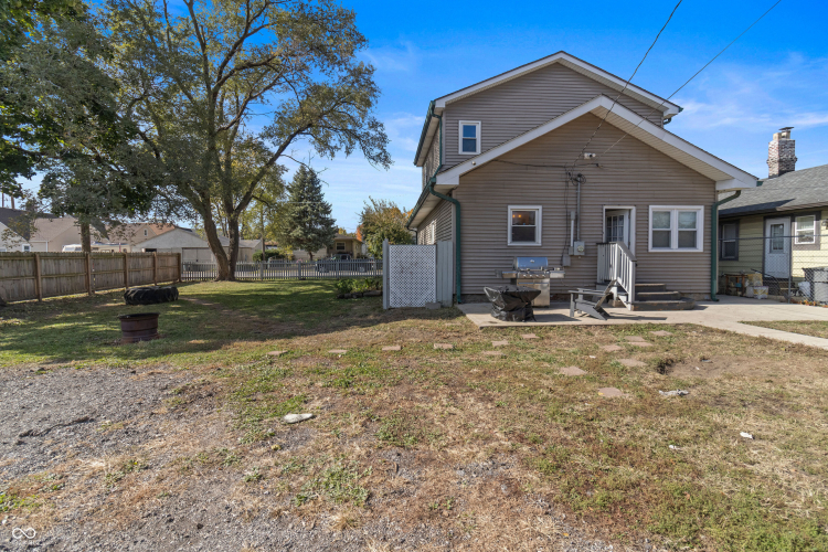 Listing Image 4