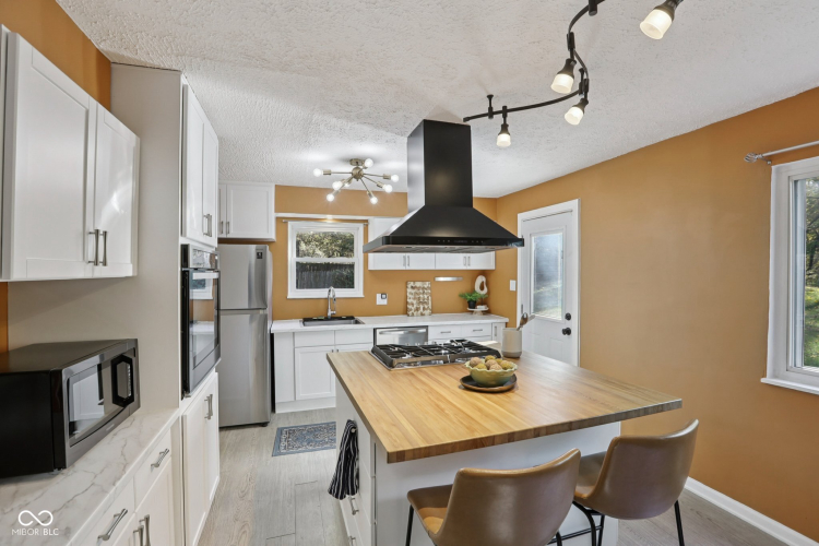 Listing Image 13