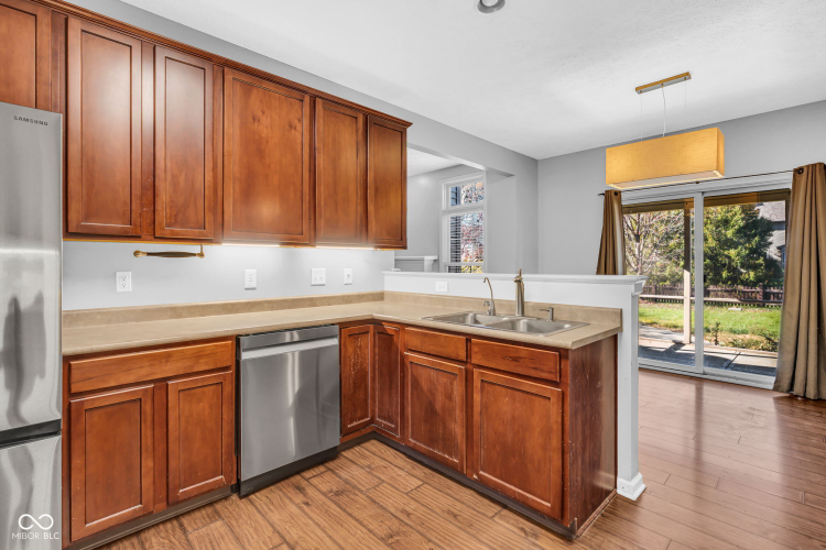Listing Image 14
