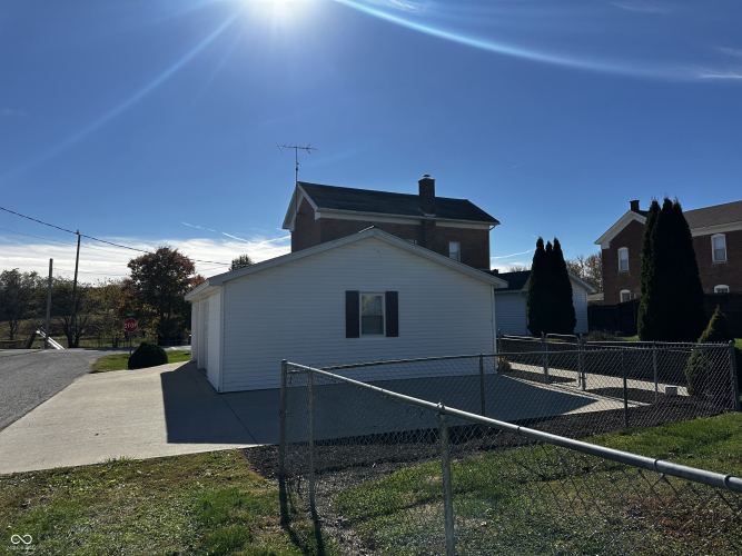 Listing Image 8