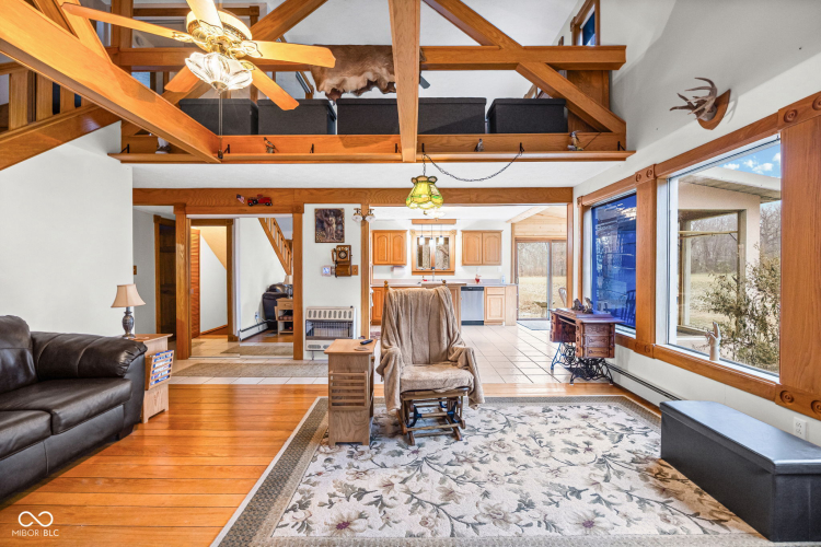 Listing Image 4