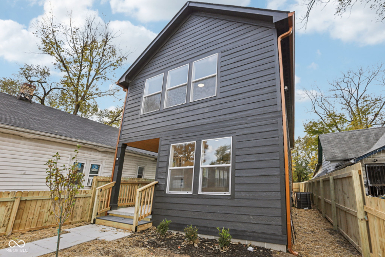 Listing Image 4