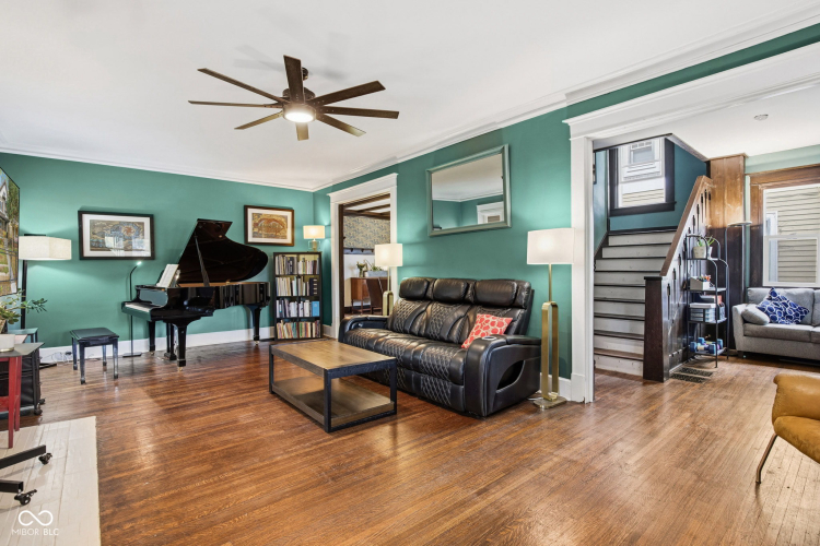 Listing Image 12