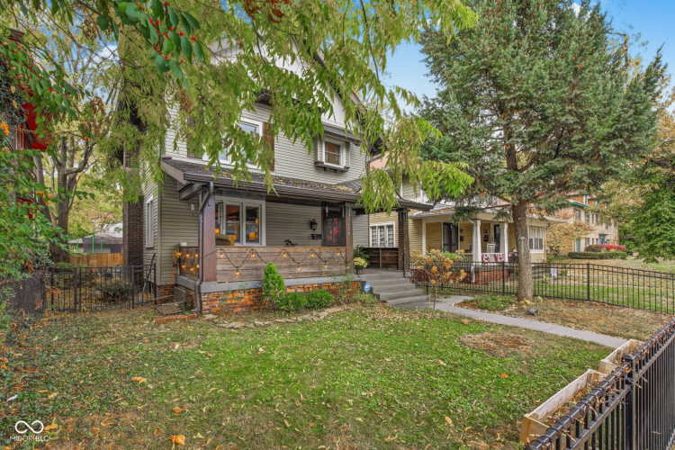 Listing Image 4