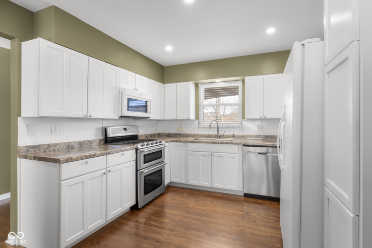 Listing Image 16