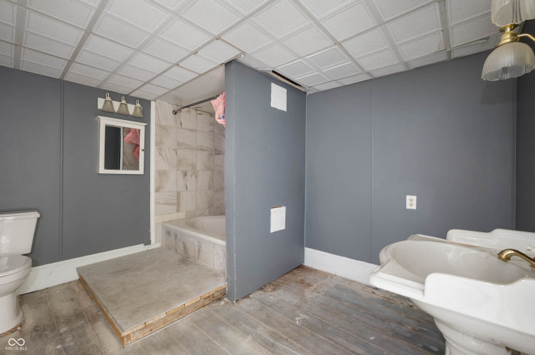 Listing Image 15