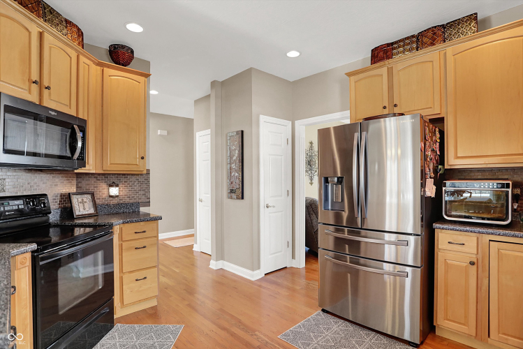 Listing Image 11