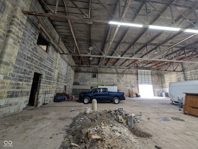 Listing Image 4