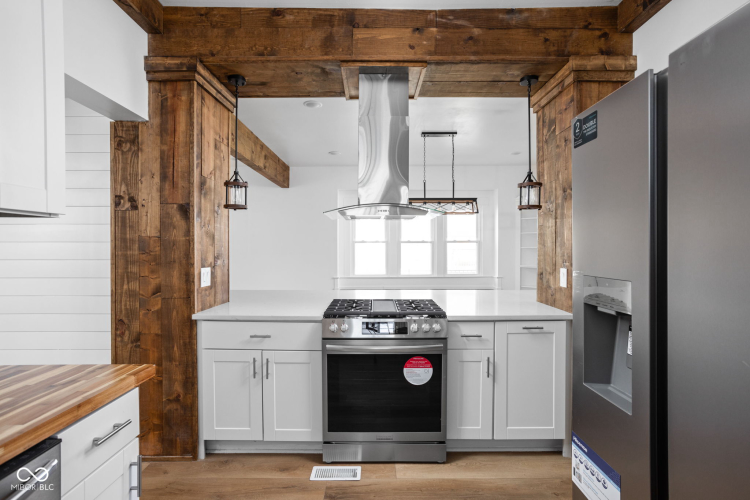 Listing Image 11