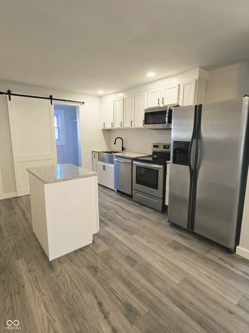 Listing Image 11