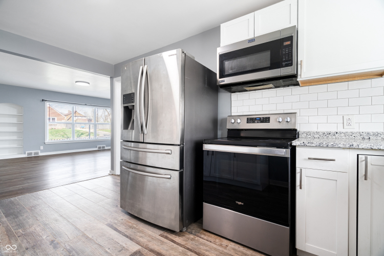 Listing Image 9