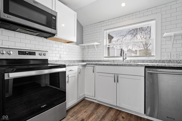 Listing Image 10