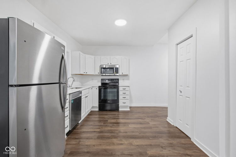 Listing Image 16