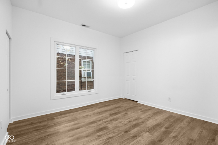 Listing Image 27