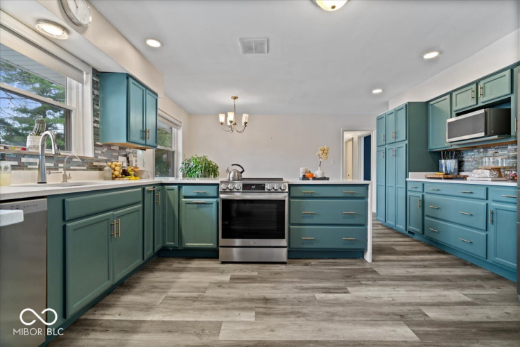 Listing Image 10