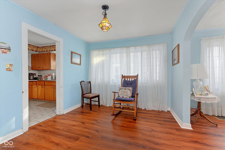 Listing Image 11