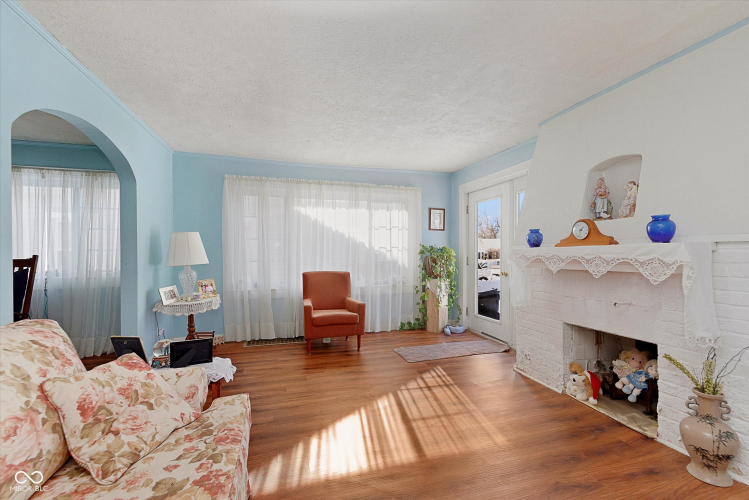 Listing Image 8