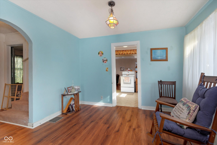Listing Image 10