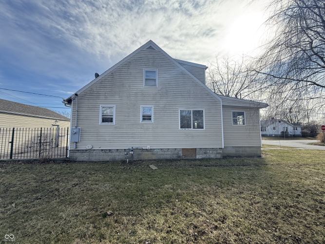 Listing Image 4