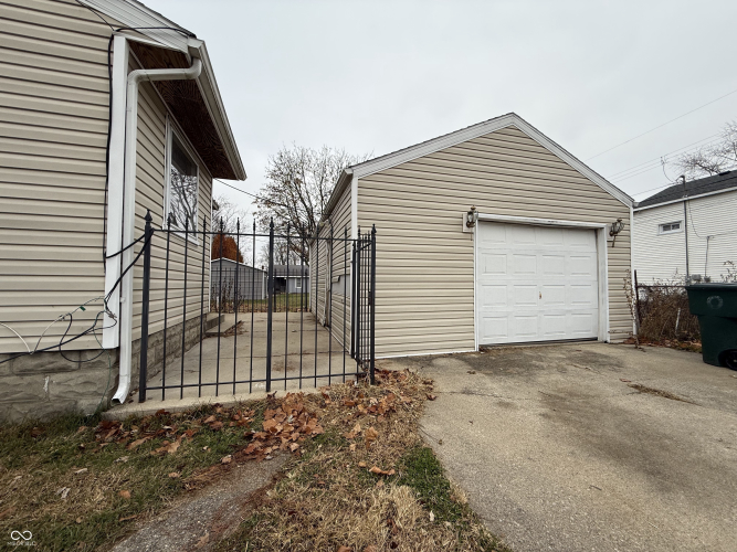Listing Image 6