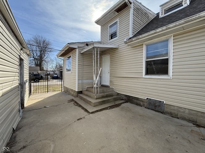 Listing Image 8