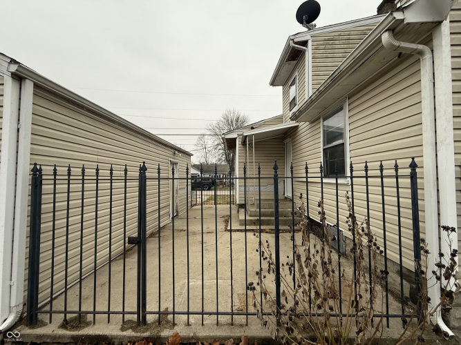 Listing Image 9