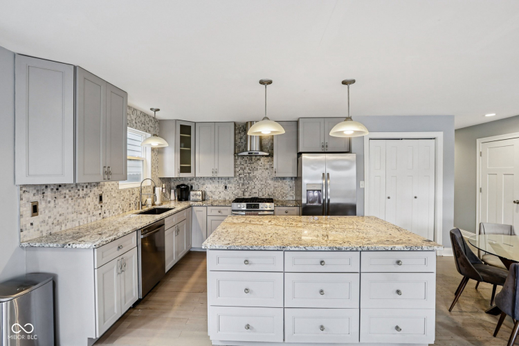Listing Image 11