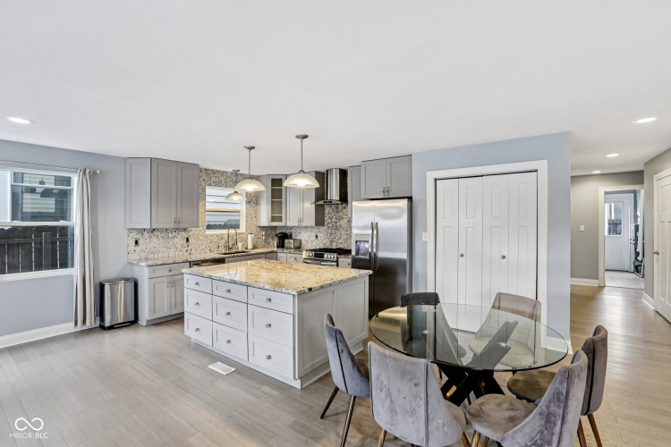 Listing Image 12