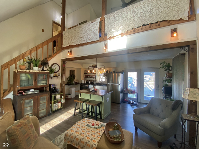 Listing Image 5