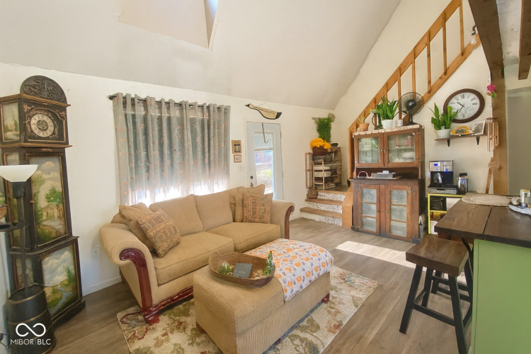 Listing Image 8
