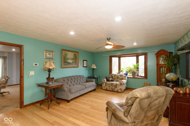 Listing Image 17