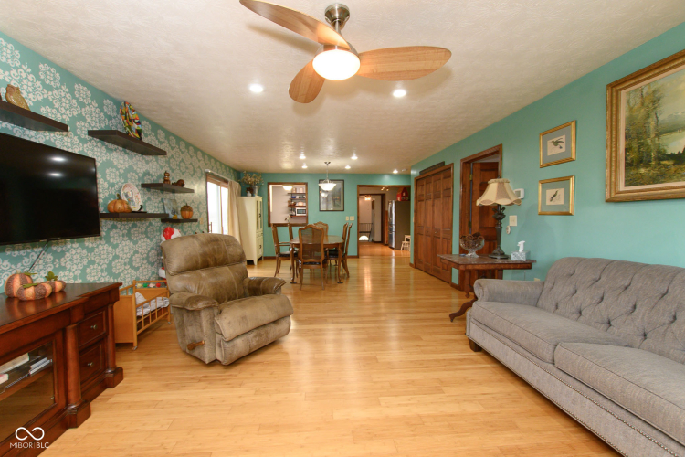Listing Image 18