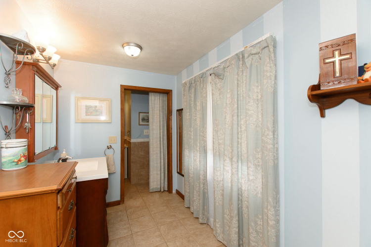 Listing Image 38