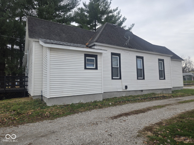 Listing Image 4