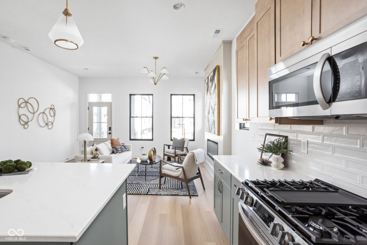 Listing Image 7