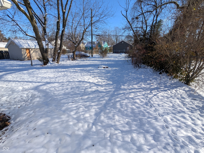 Listing Image 4