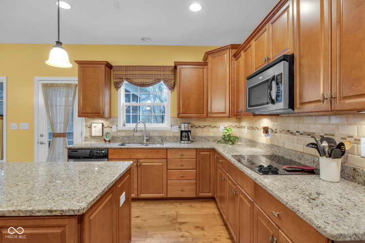 Listing Image 11
