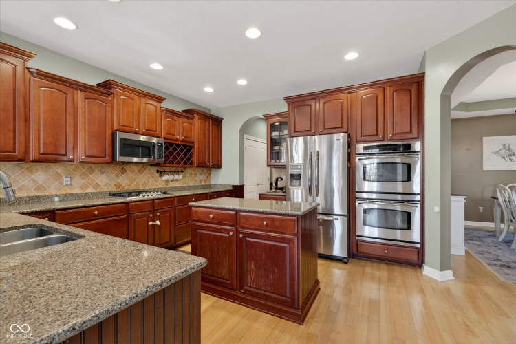 Listing Image 12