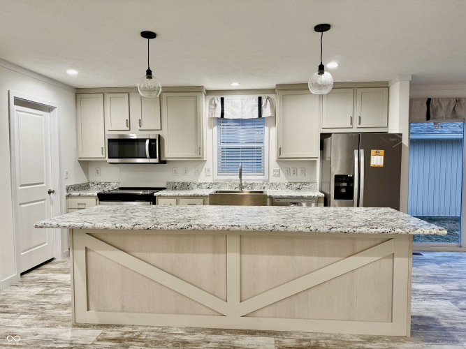 Listing Image 12