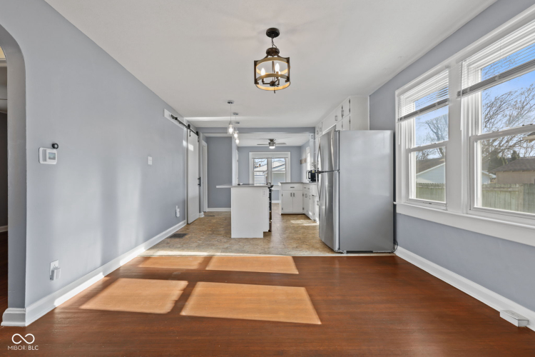 Listing Image 13