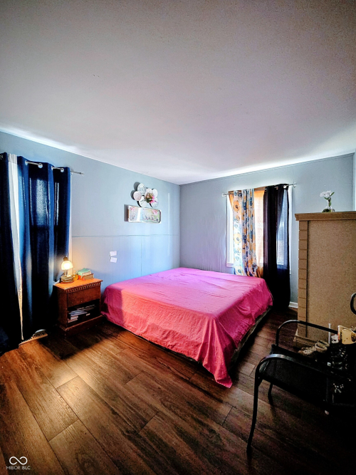 Listing Image 8