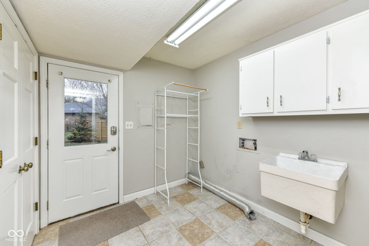 Listing Image 28